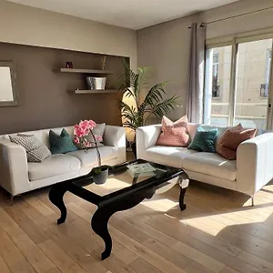 Your Parisian Hideaway - Entire Homestay